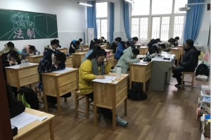 【高中部】努力奮進(jìn)，再創(chuàng)輝煌 ——記12月月考進(jìn)行時