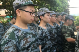 揮灑激情,釋放青春:記方格外國(guó)語(yǔ)學(xué)校2018級(jí)新生軍訓(xùn)