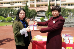 小學學霸跟身價過億董事長聊天：學習很爛的為什么也能賺大錢？