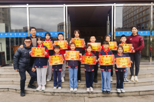 一根繩一條心，凝心聚力向未來——金華市方格外國語學(xué)校小學(xué)部拔河比賽
